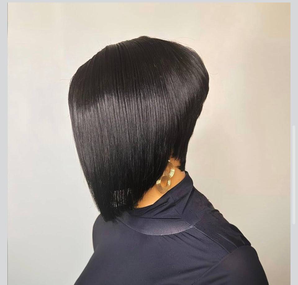 Nique’s Sleek Synthetic Side-Swept Bob Wig